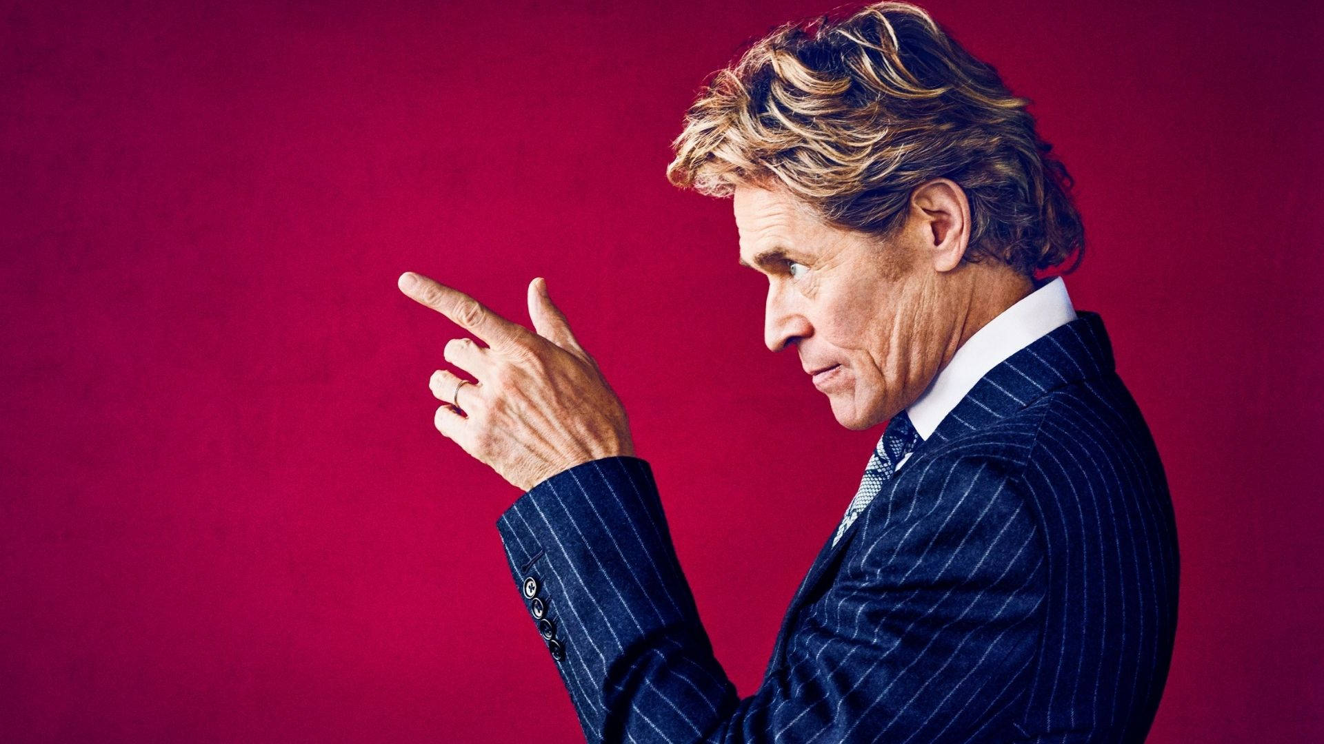 Download pointing willem dafoe wallpaper