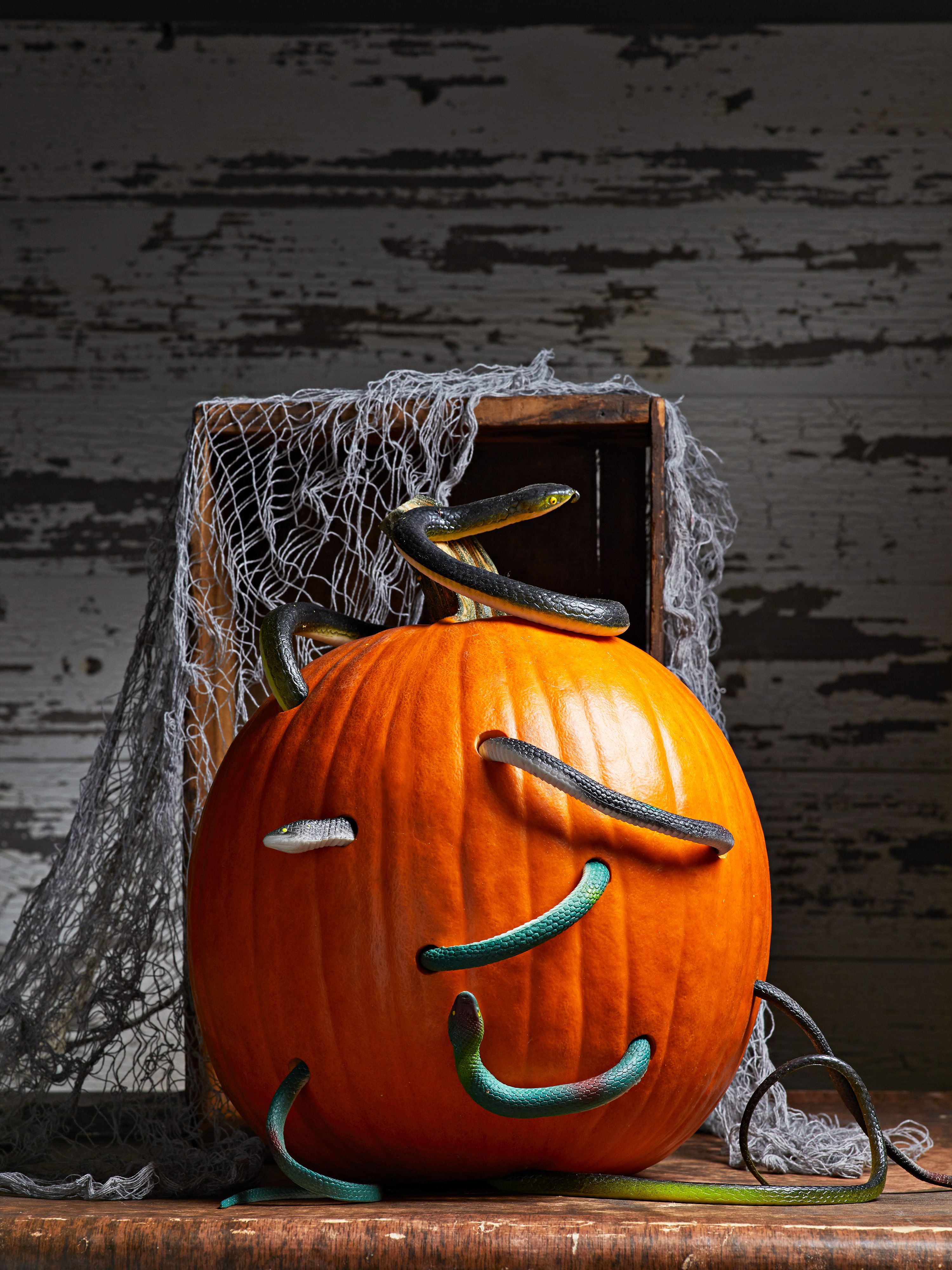 Free pumpkin carving stencils to personalize your porch decor