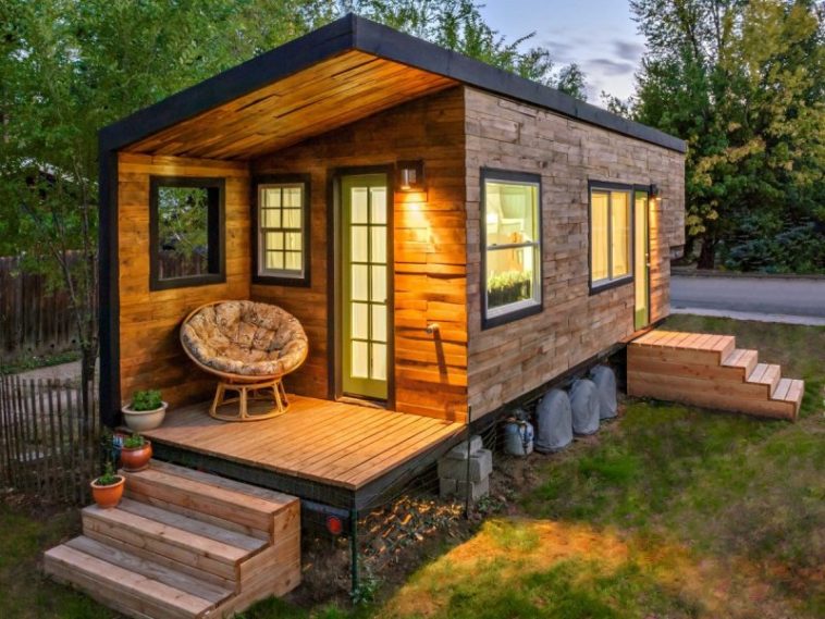 Cozy wooden house design ideas for a small and stylish home