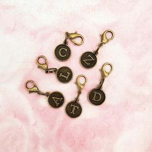 Letter zipper pull