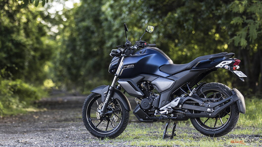 Yamaha fz s fi action image â