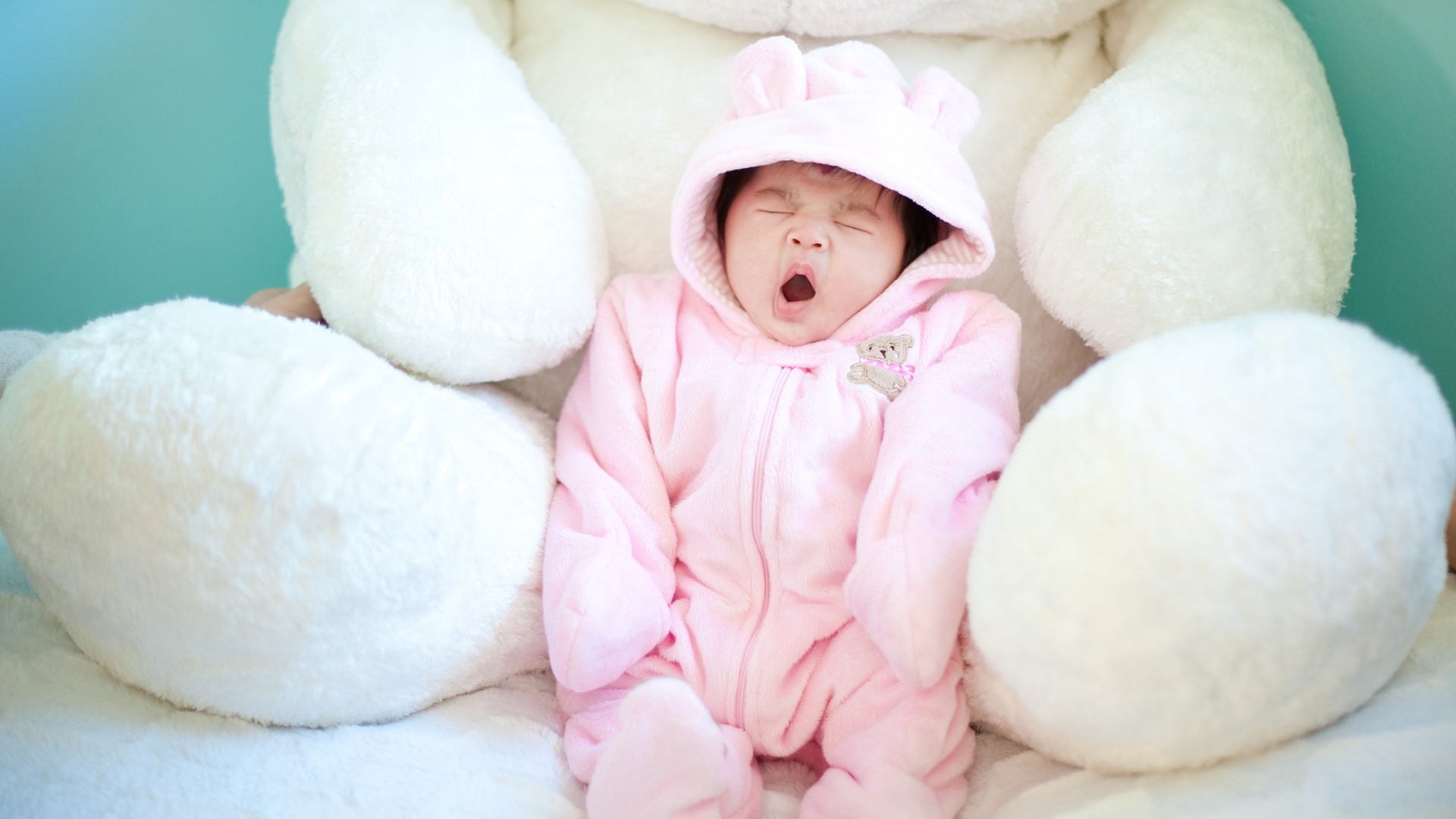 Hd cute baby yawning