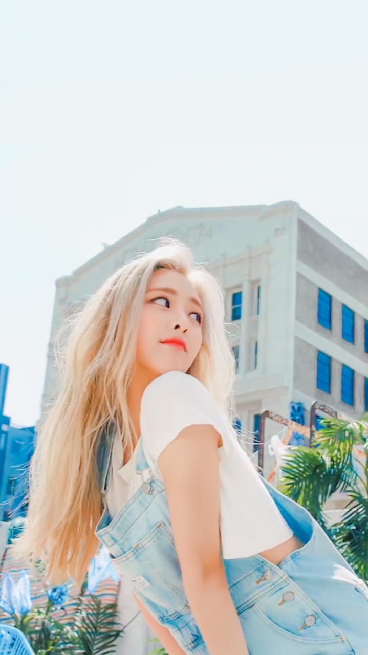 Itzy yuna iphone wallpapers