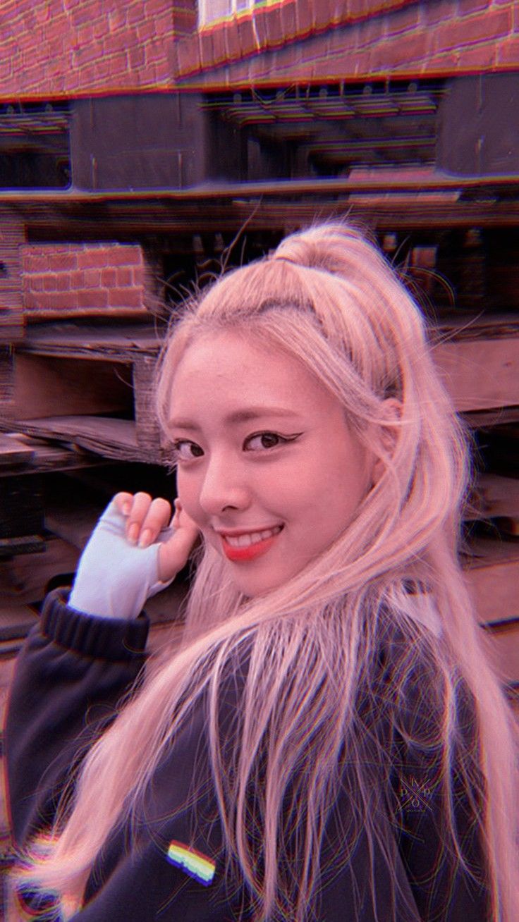 Instragam updet yunaitzylockscreenaestheticwallpaper itzy kpop girls girl