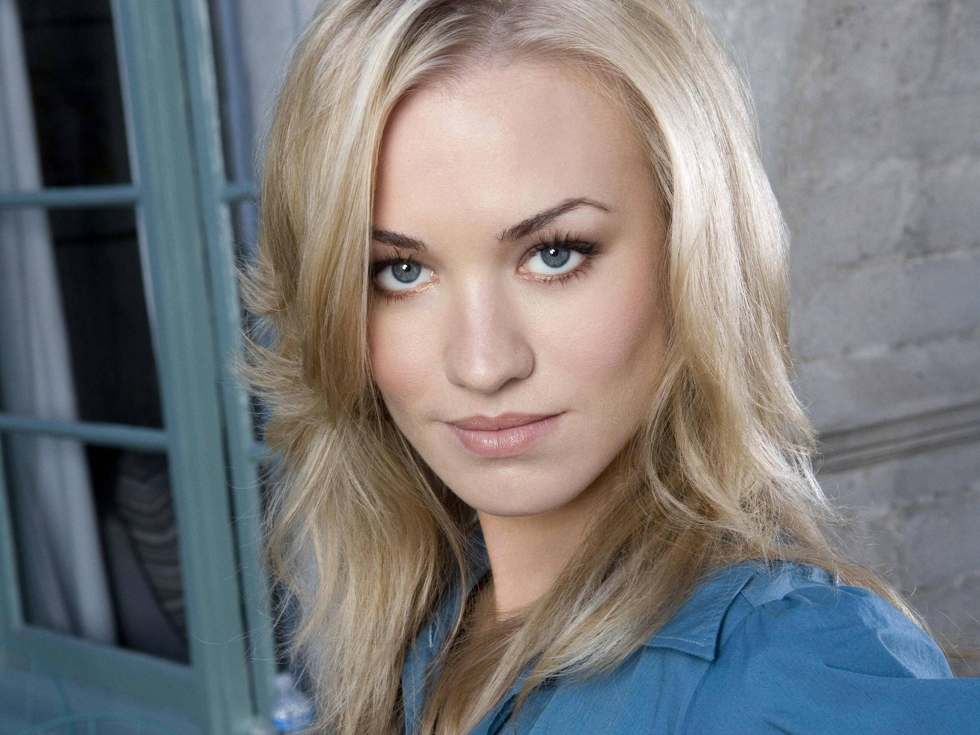 Download Free Yvonne Strahovski Hd Wallpapers