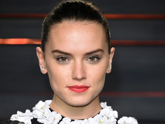 star Wars Actress Daisy Ridley Dyed Her Hair A Fiery Red