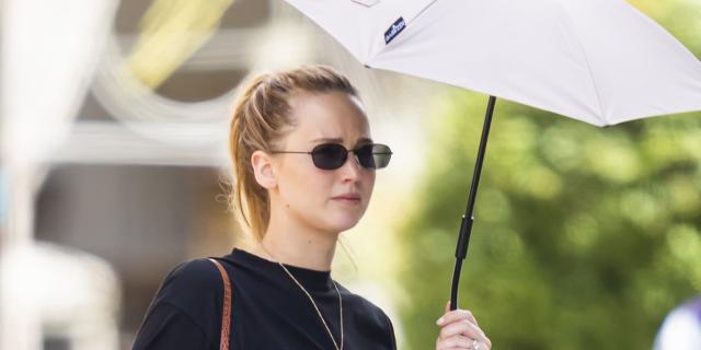 jennifer Lawrence Just Took Her Sculpted Abs For A Walk In Nyc In New Pics