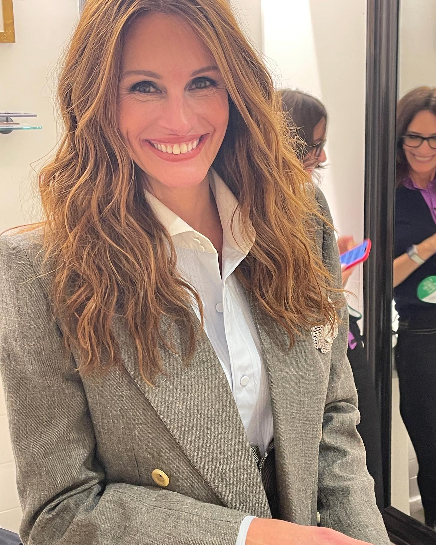 julia Roberts And Her Ageless Waves Are Summer Hair Goals British Vogue