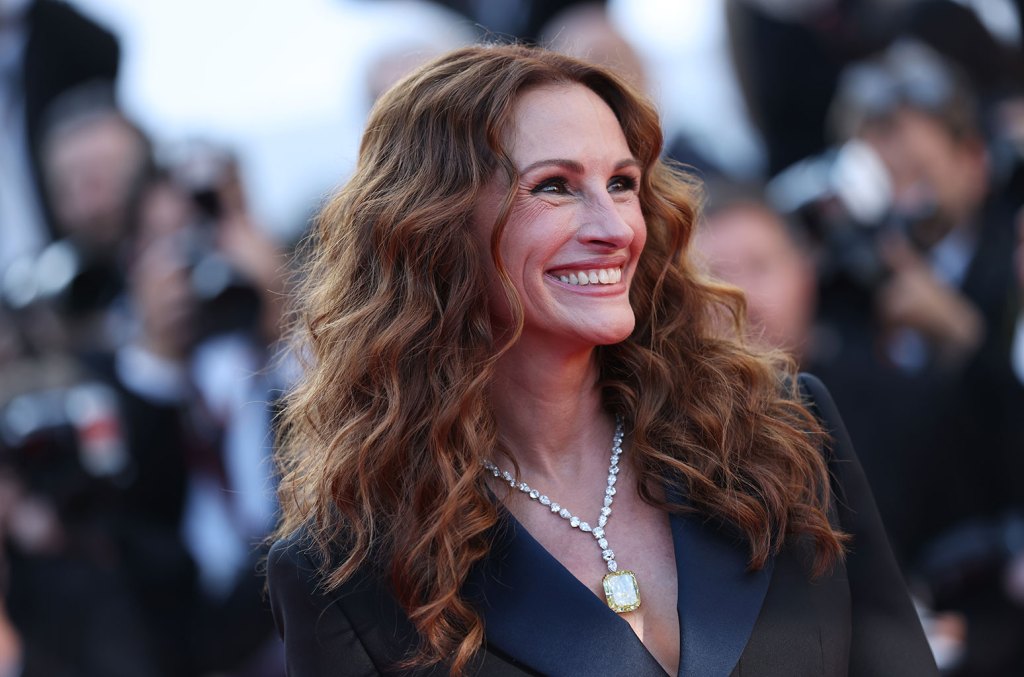 julia Roberts Recalls Meeting Charming Harry Styles – Billboard