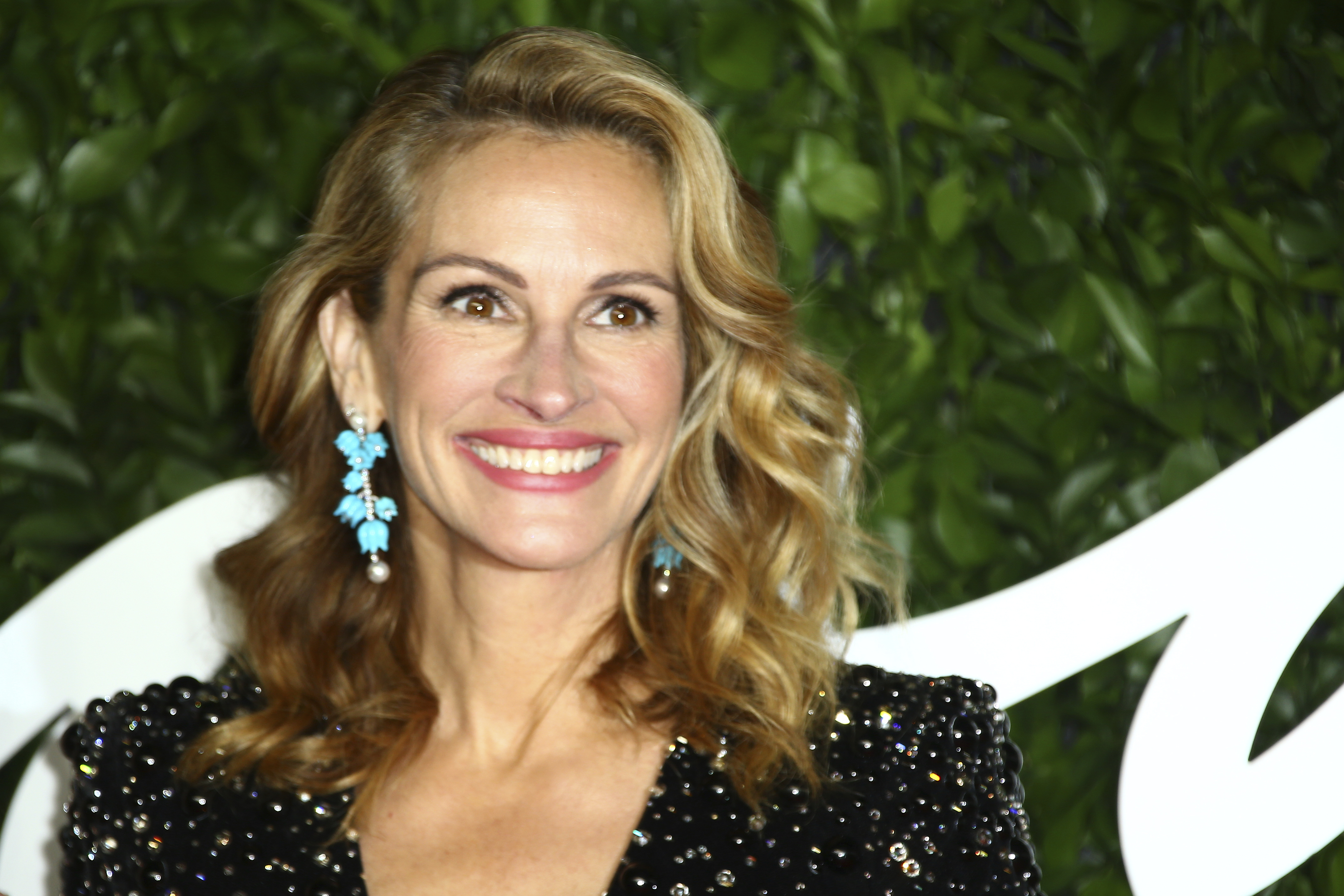 julia Roberts To Star In The Last Thing He Told Me Apple Limited Series – Deadline