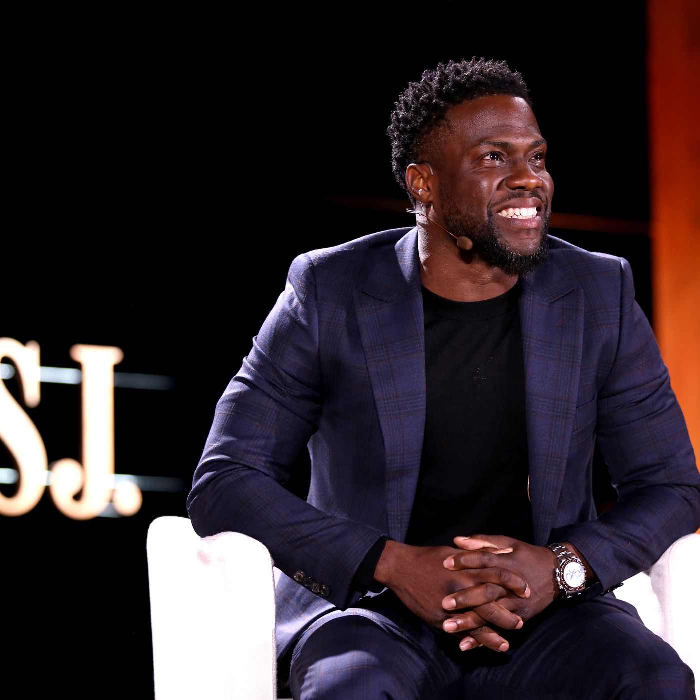 how Kevin Hart Tweeted Himself Out Of A Job Hosting The Oscars The Verge