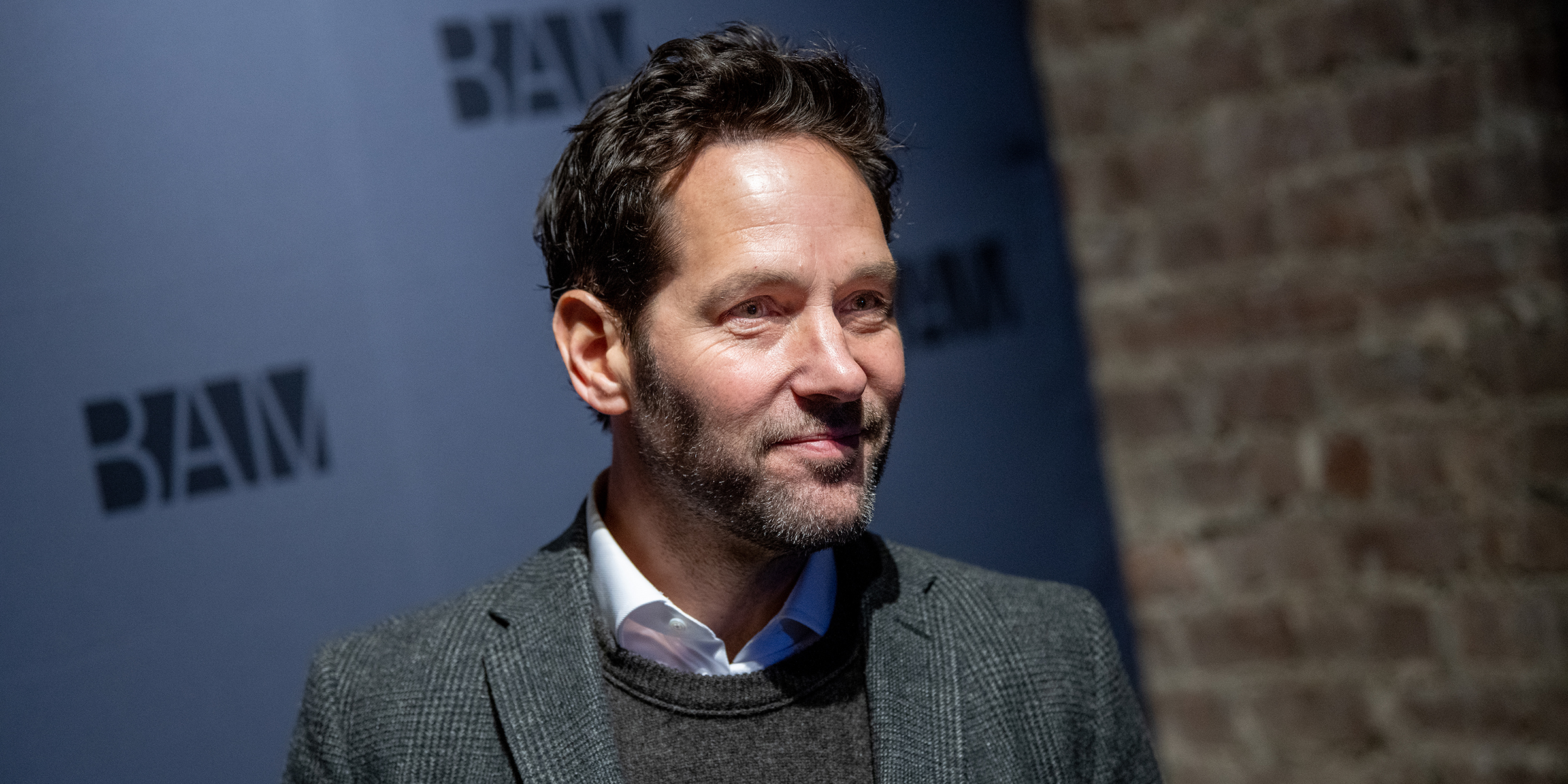 paul Rudd Hands Out Cookies To Voters In The Rain