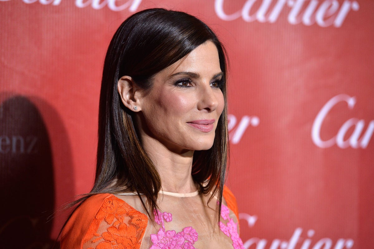 sandra Bullock Dials 911 From Inside Cupboard After Stalker Breaks Into House With Love Letter The Independent The Independent