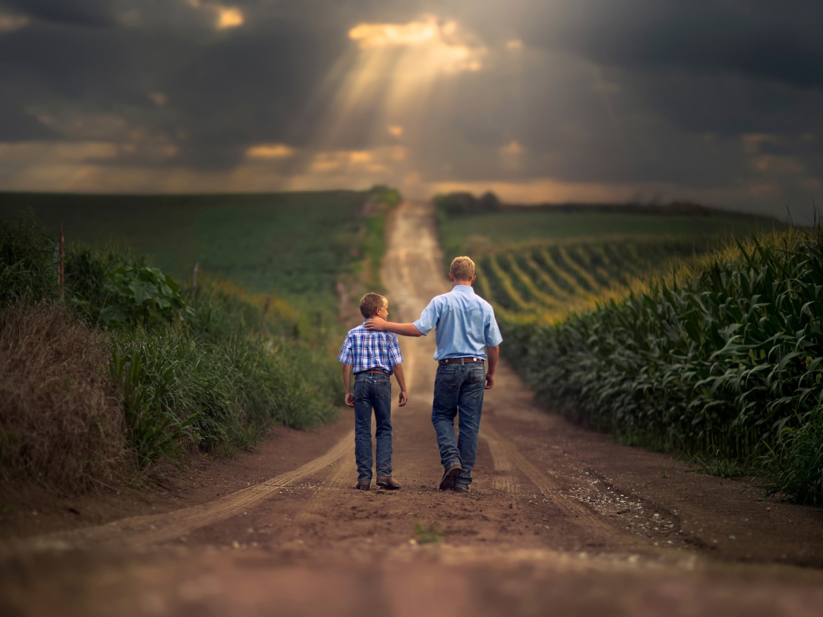 Father And Sun On Dirt Road Wallpapers - 1680x1260 - 441057