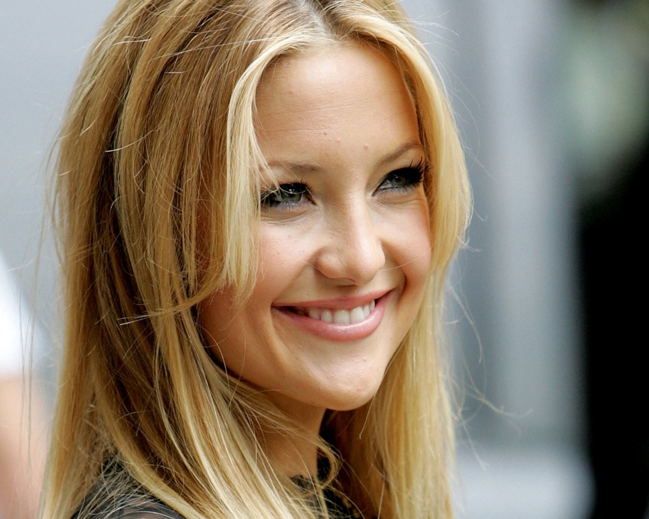 Smiling Face Kate Hudson Wallpapers - 1280x1024 - 337021