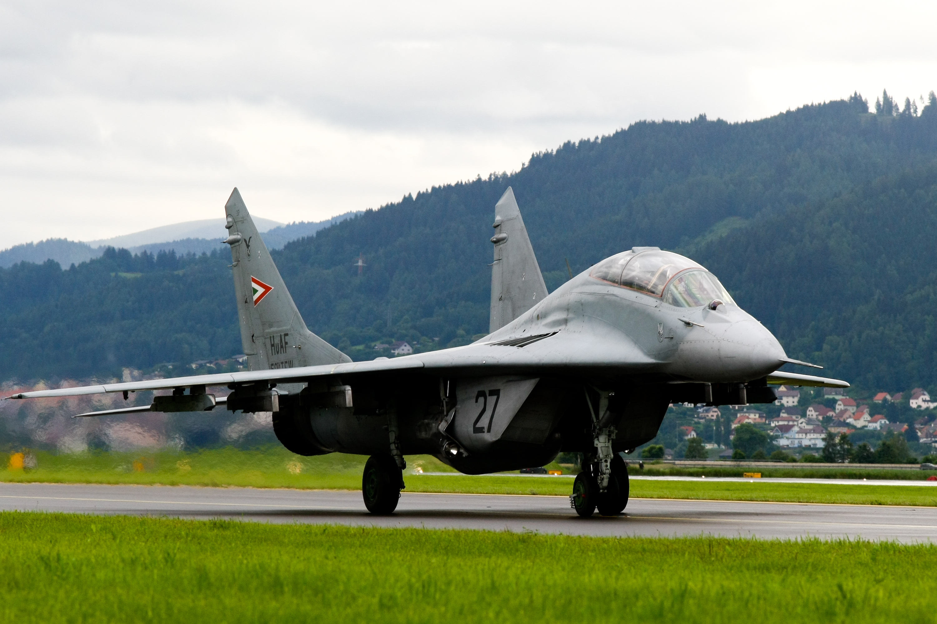 Mig 29 Fighter Jet On The Runway Wallpapers - 3000x2000 - 900155